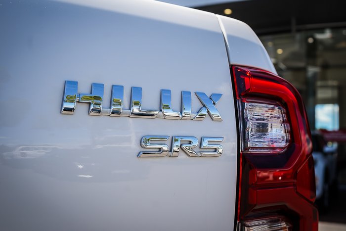 2025 Toyota HILUX SR5