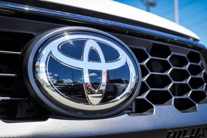 2025 Toyota HILUX SR5