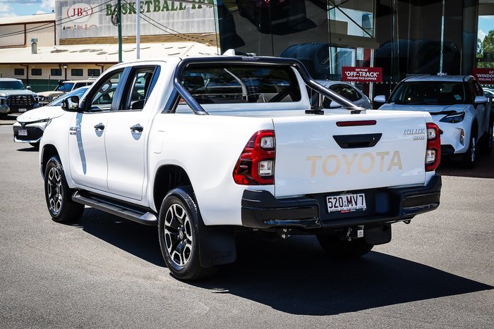 2025 Toyota HILUX SR5