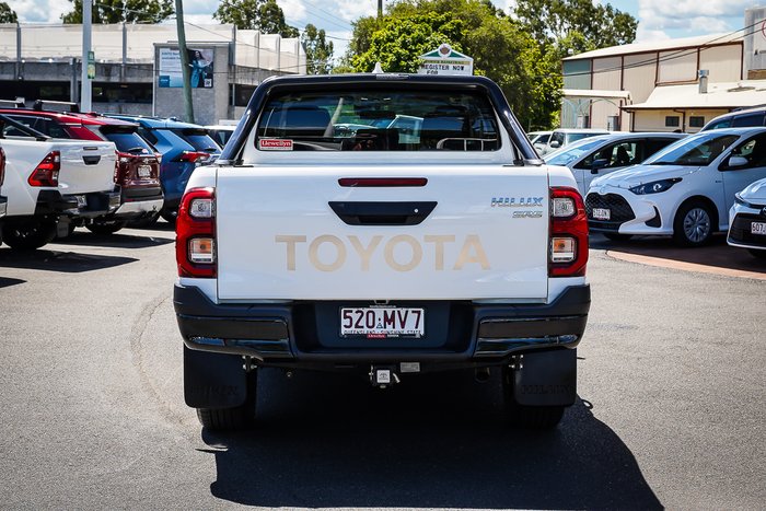2025 Toyota HILUX SR5
