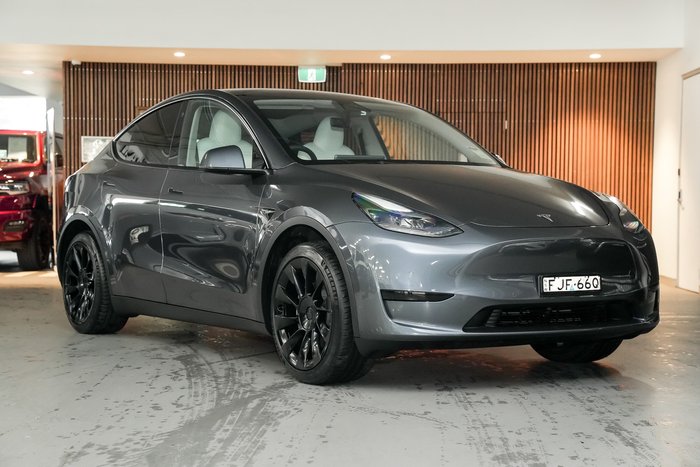 2024 Tesla Model Y Rear-Wheel Drive