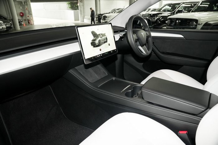 2024 Tesla Model Y Rear-Wheel Drive