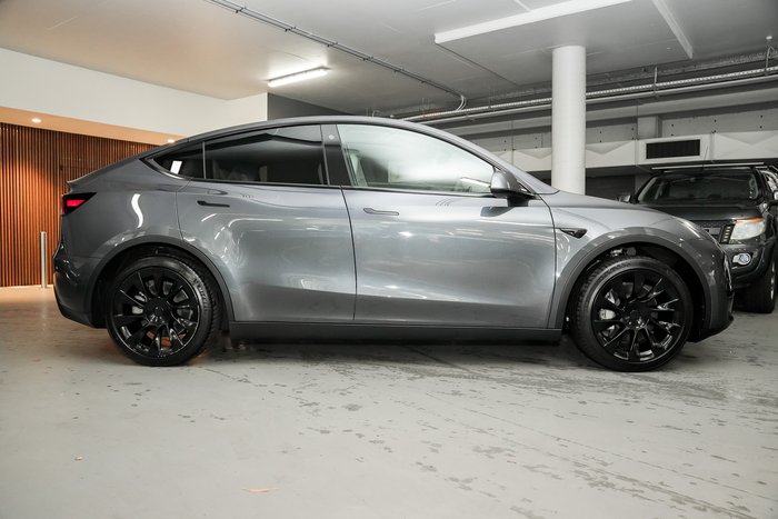 2024 Tesla Model Y Rear-Wheel Drive