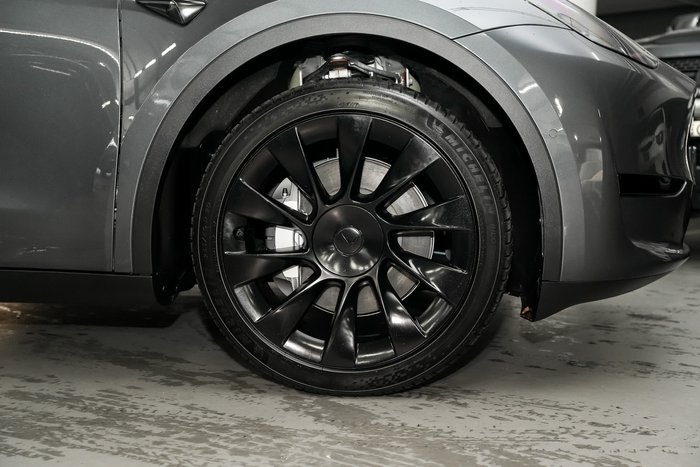 2024 Tesla Model Y Rear-Wheel Drive