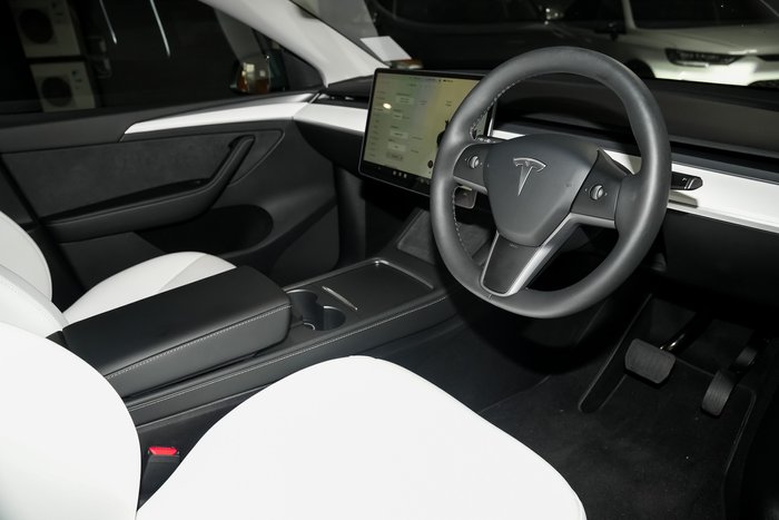 2024 Tesla Model Y Rear-Wheel Drive
