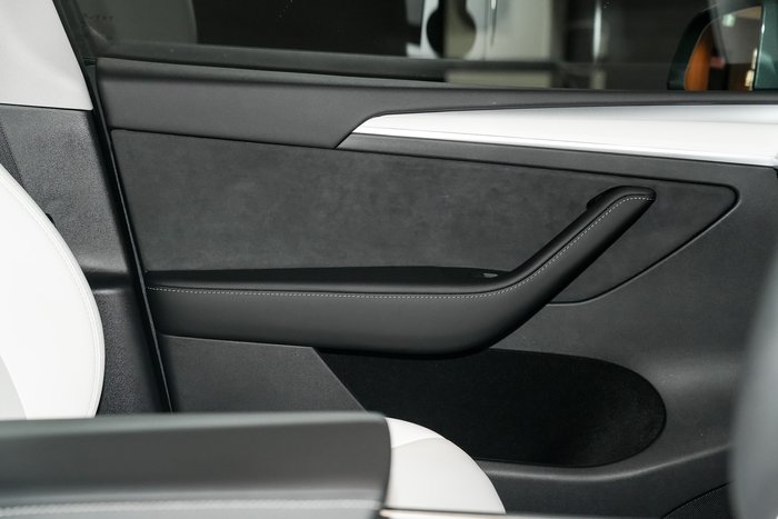 2024 Tesla Model Y Rear-Wheel Drive
