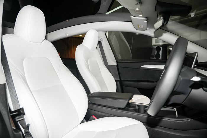 2024 Tesla Model Y Rear-Wheel Drive