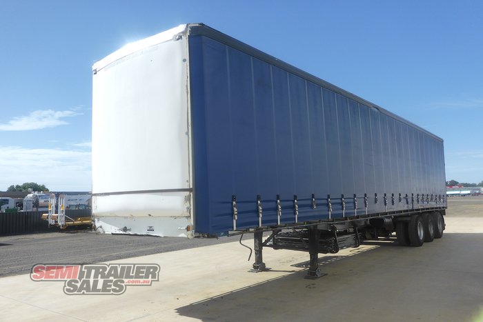 1999 Maxitrans 22 Pallet Curtainsider