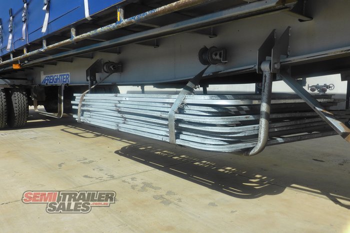 1999 Maxitrans 22 Pallet Curtainsider