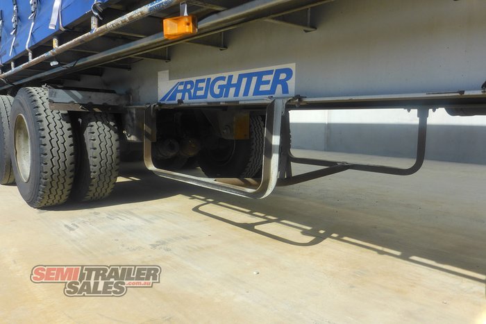 1999 Maxitrans 22 Pallet Curtainsider