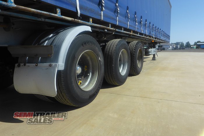 1999 Maxitrans 22 Pallet Curtainsider