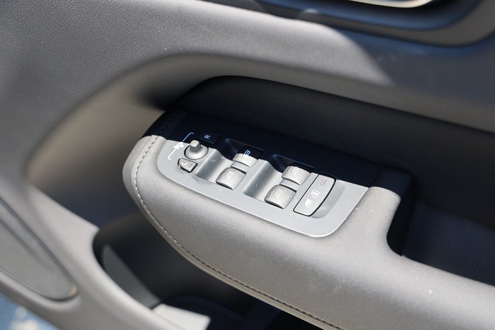 2025 Volvo XC60 Plus B5 Bright