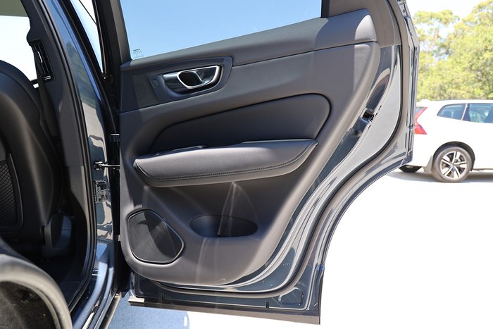 2025 Volvo XC60 Plus B5 Bright