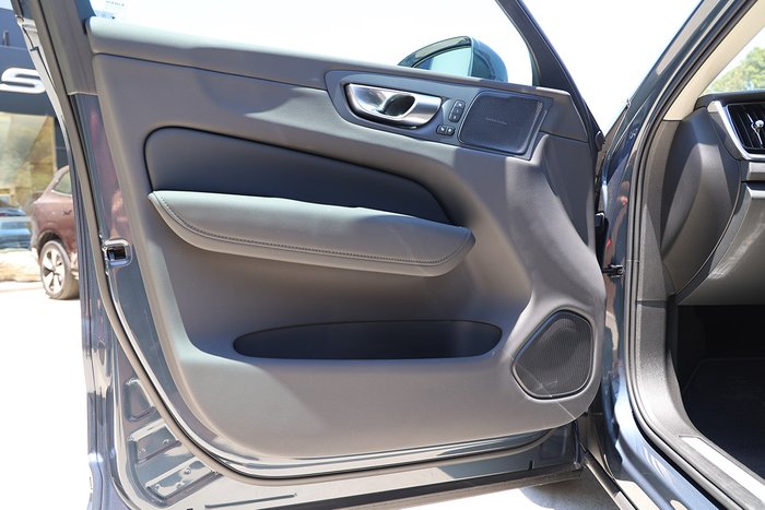 2025 Volvo XC60 Plus B5 Bright