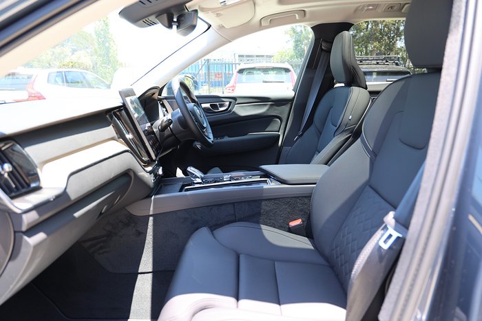 2025 Volvo XC60 Plus B5 Bright