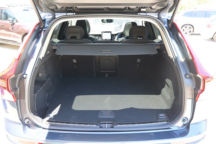 2025 Volvo XC60 Plus B5 Bright