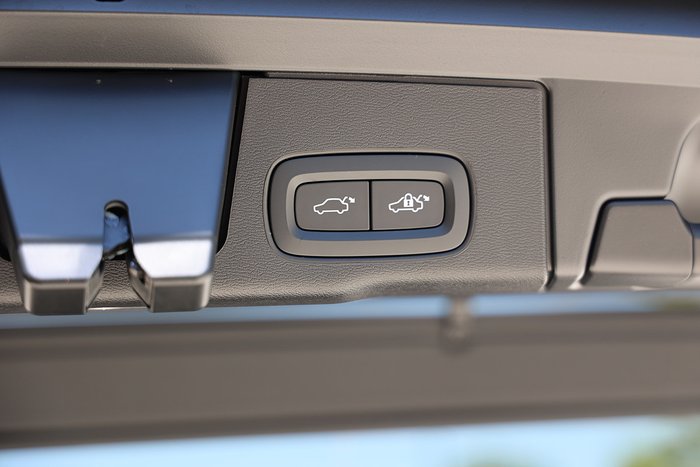 2025 Volvo XC60 Plus B5 Bright