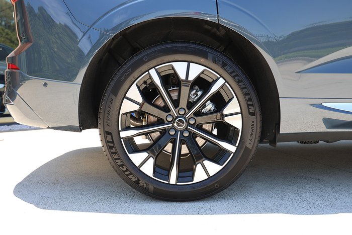 2025 Volvo XC60 Plus B5 Bright