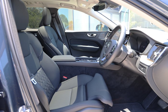 2025 Volvo XC60 Plus B5 Bright