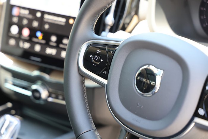 2025 Volvo XC60 Plus B5 Bright