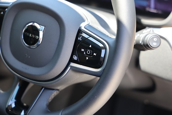 2025 Volvo XC60 Plus B5 Bright