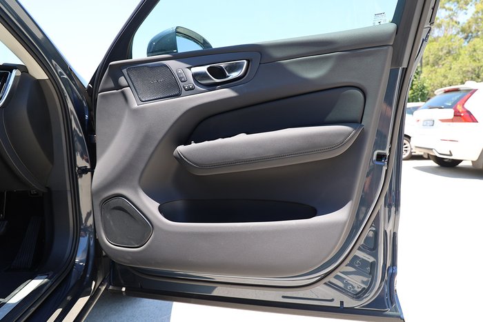 2025 Volvo XC60 Plus B5 Bright