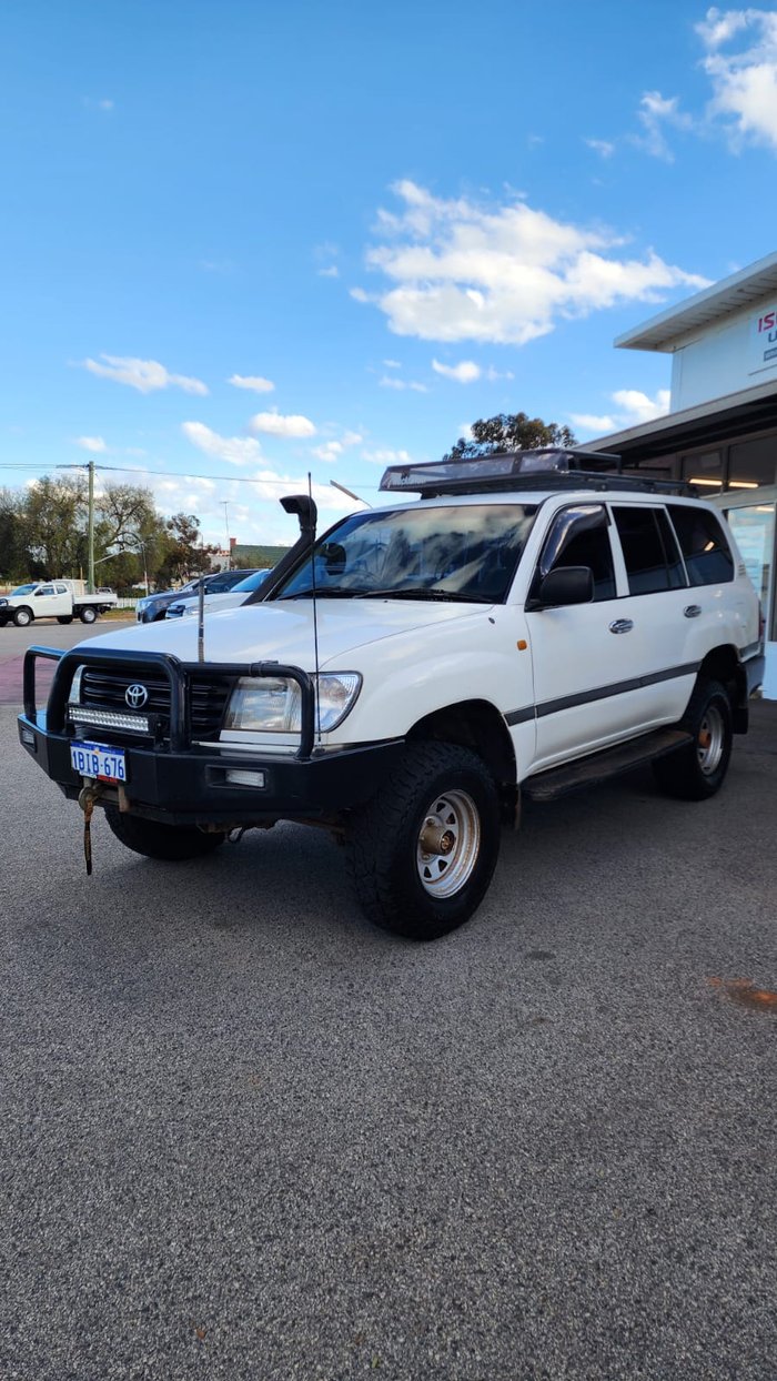 2003 Toyota Landcruiser Standard HZJ105R White