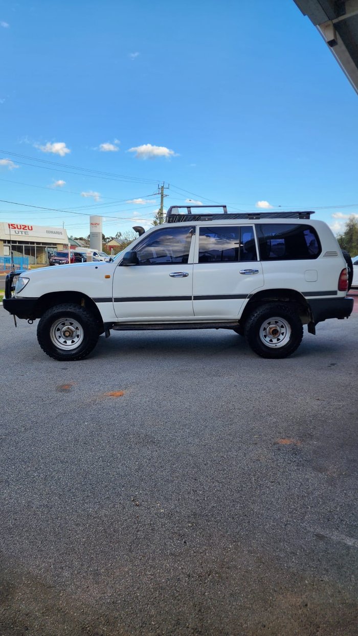 2003 Toyota Landcruiser Standard HZJ105R White