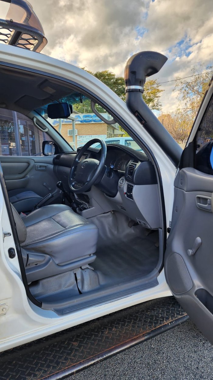 2003 Toyota Landcruiser Standard HZJ105R White