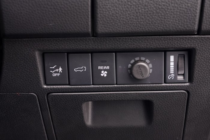 2025 Isuzu MU-X LS-T