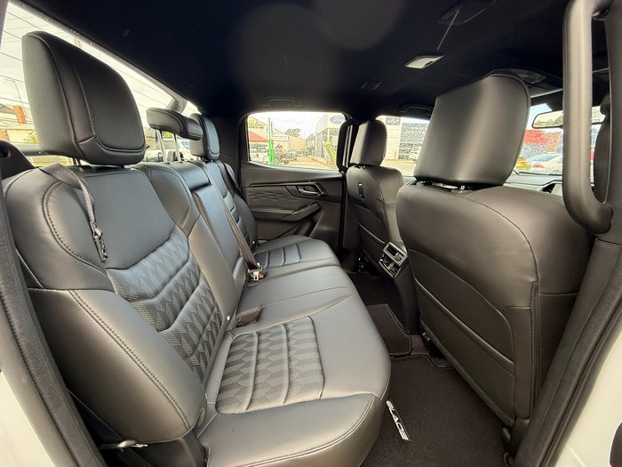 2025 Isuzu D-MAX BLADE