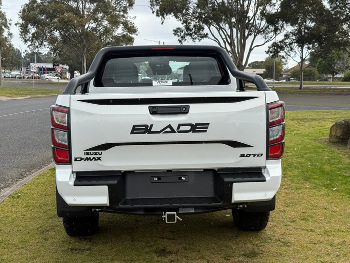 2025 Isuzu D-MAX BLADE