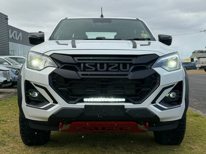 2025 Isuzu D-MAX BLADE
