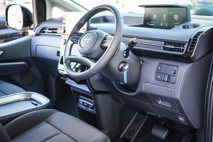 2025 Hyundai STARIA