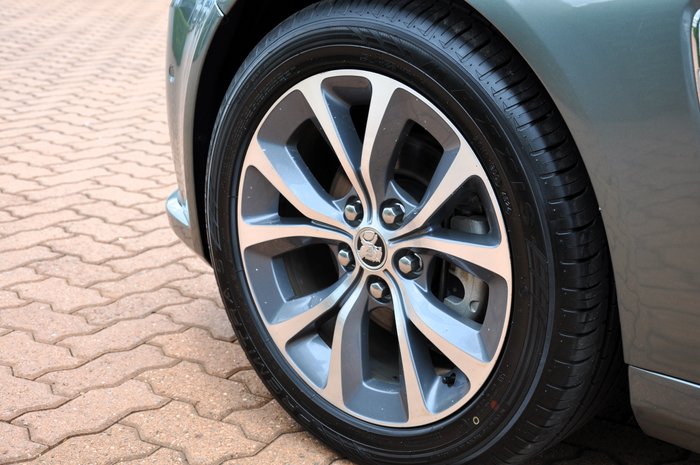 2014 HOLDEN CALAIS 2014 HOLDEN CALAIS  6 SP AUTOMATIC 4D SEDAN V6 