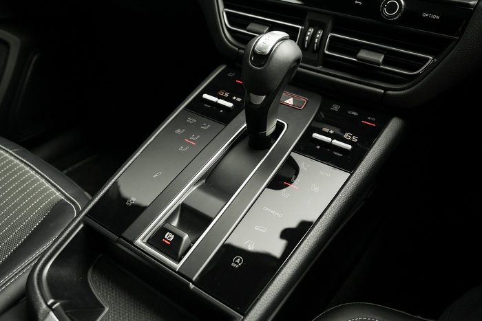 2024 Porsche Macan T 95B MY24 AWD BLACK