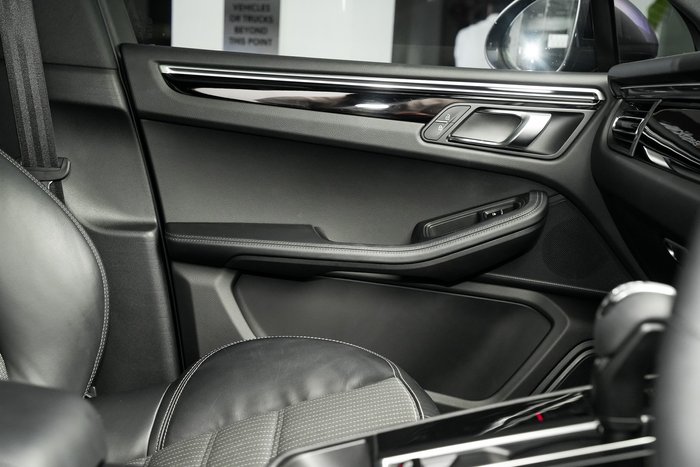 2024 Porsche Macan T 95B MY24 AWD BLACK