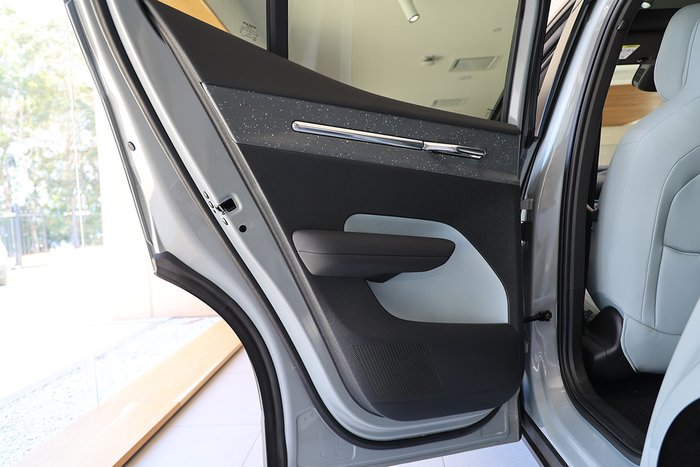 2024 Volvo EX30 Single Motor Extended Range Ultra