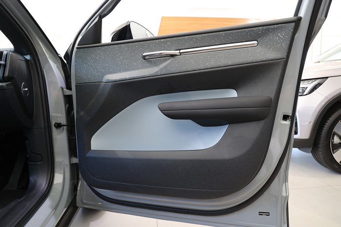 2024 Volvo EX30 Single Motor Extended Range Ultra