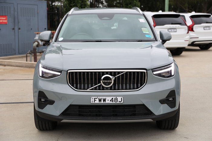 2025 Volvo XC40 Ultra B4 Bright