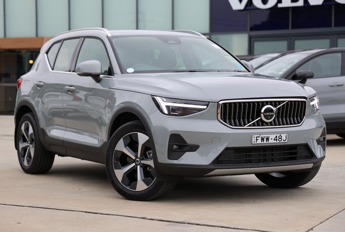 2025 Volvo XC40