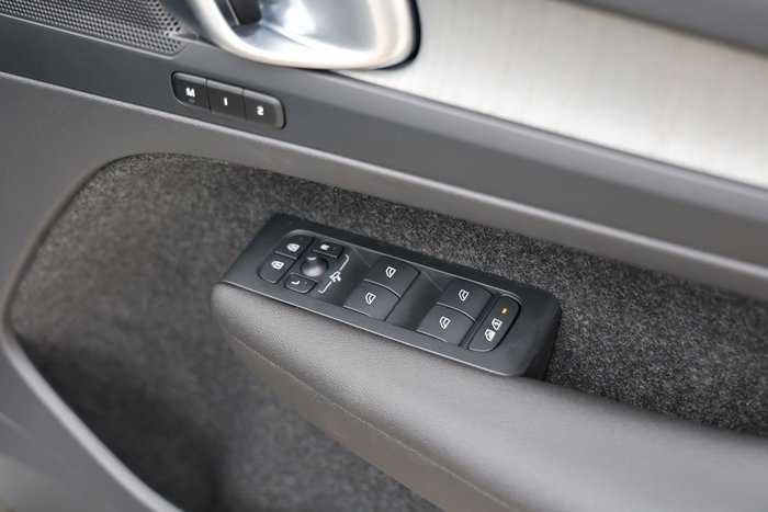 2025 Volvo XC40 Ultra B4 Bright