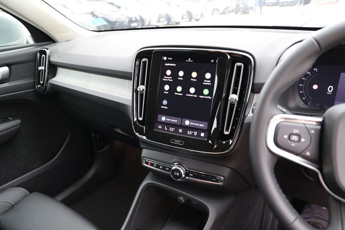 2025 Volvo XC40 Ultra B4 Bright