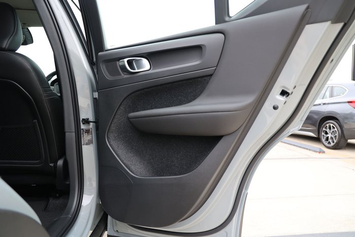 2025 Volvo XC40 Ultra B4 Bright