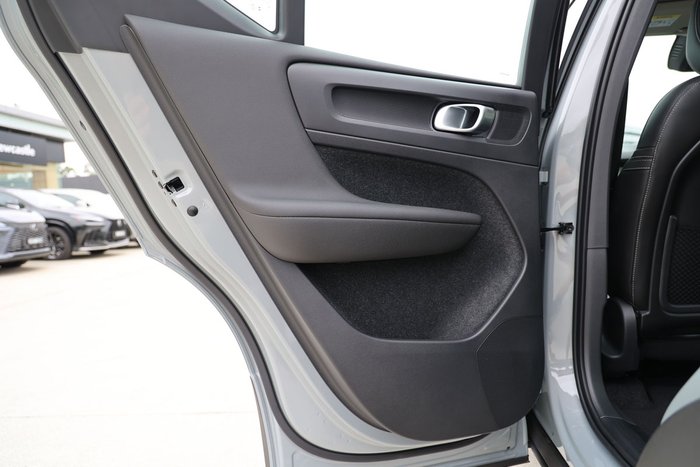 2025 Volvo XC40 Ultra B4 Bright