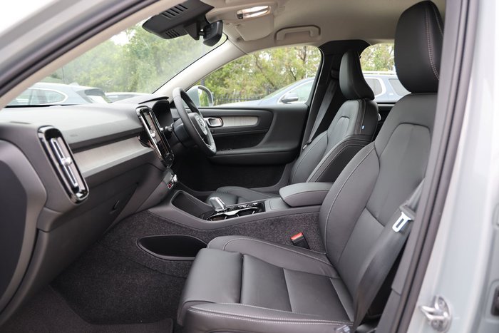 2025 Volvo XC40 Ultra B4 Bright