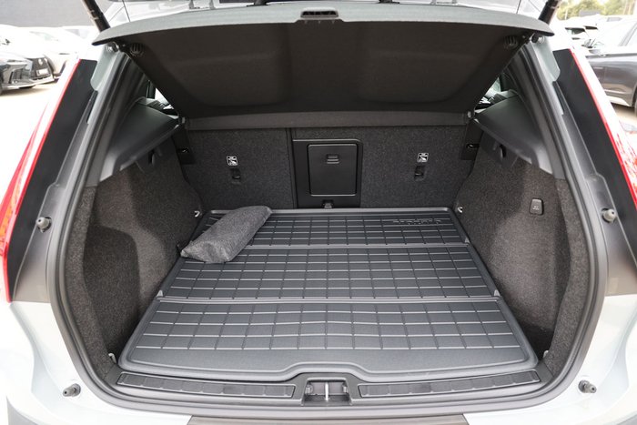 2025 Volvo XC40 Ultra B4 Bright