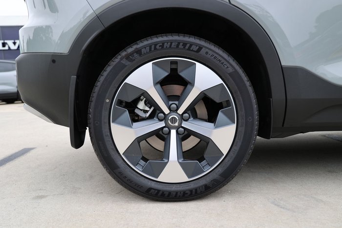 2025 Volvo XC40 Ultra B4 Bright