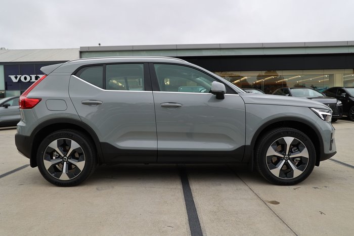 2025 Volvo XC40 Ultra B4 Bright