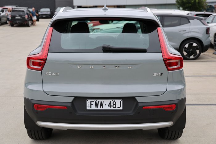 2025 Volvo XC40 Ultra B4 Bright